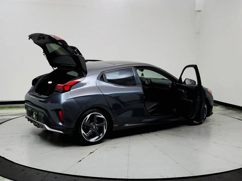 2019 Hyundai Veloster - Image 11 of 31