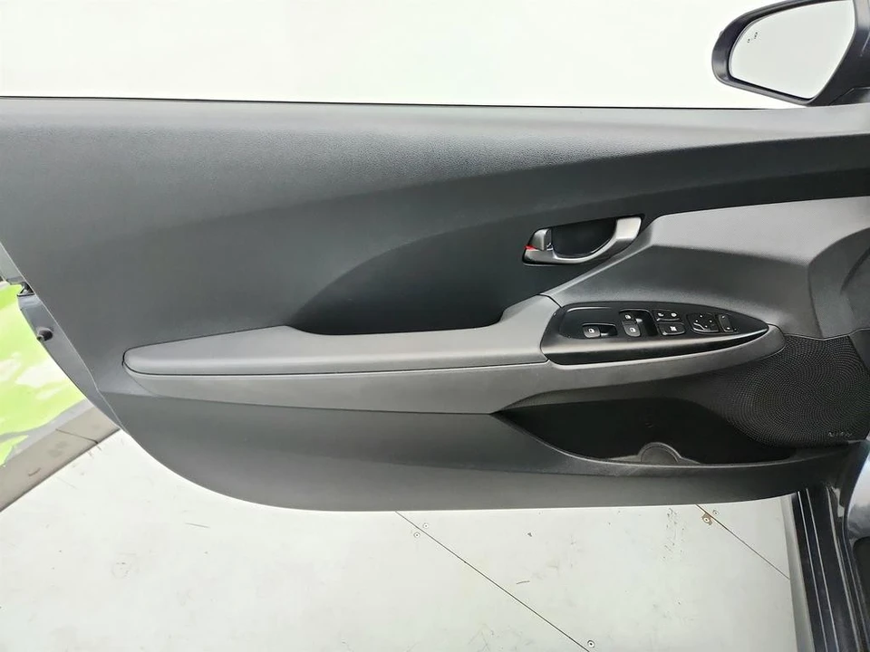 2019 Hyundai Veloster - Image 21 of 31