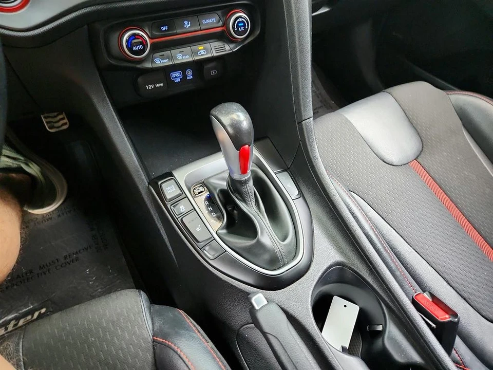 2019 Hyundai Veloster - Image 17 of 31