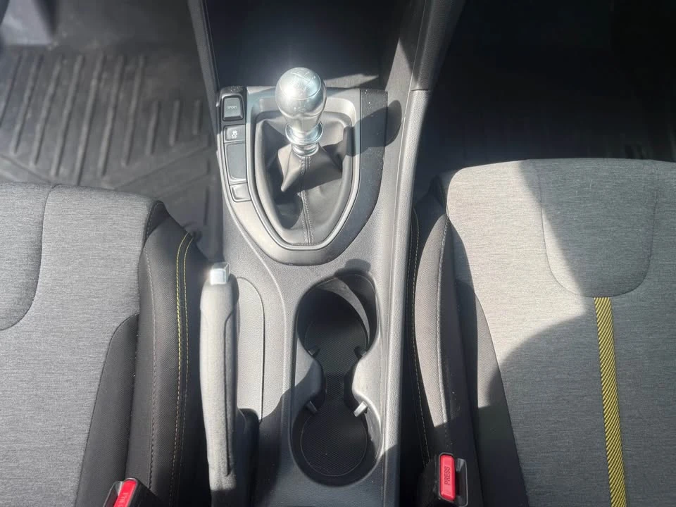 2019 Hyundai Veloster - Image 17 of 19