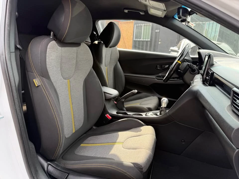2019 Hyundai Veloster - Image 2 of 13
