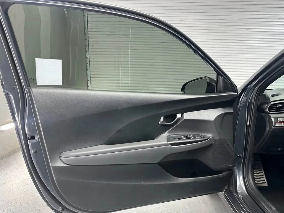 2019 Hyundai Veloster - Image 10 of 15