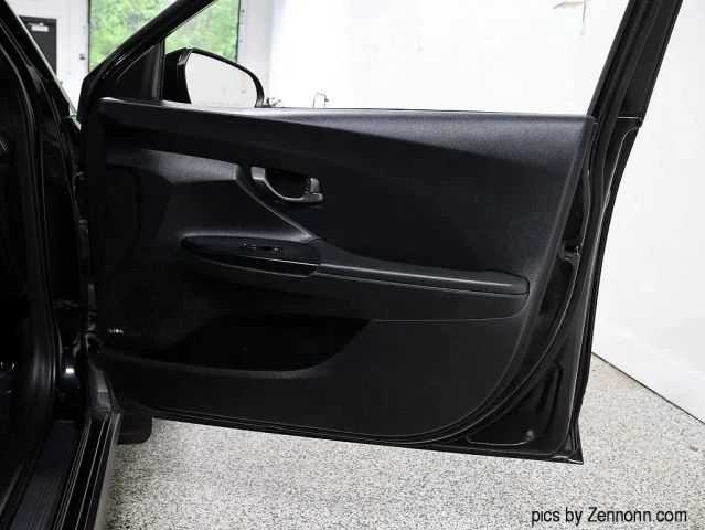2019 Hyundai Veloster - Image 28 of 31