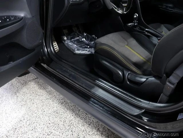 2019 Hyundai Veloster - Image 24 of 31