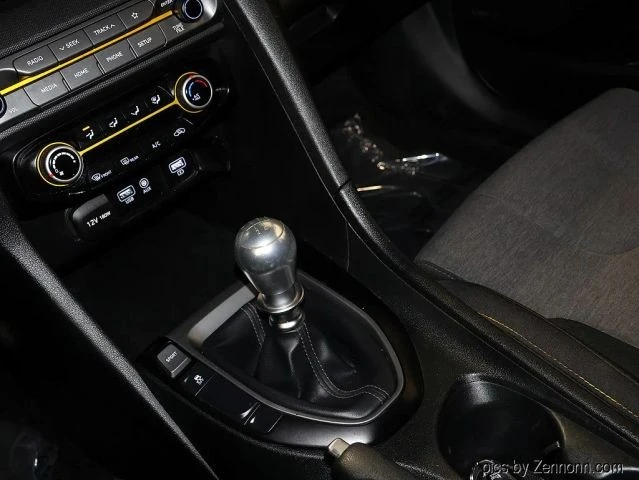 2019 Hyundai Veloster - Image 21 of 31