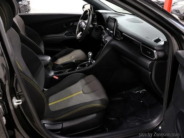 2019 Hyundai Veloster - Image 29 of 31