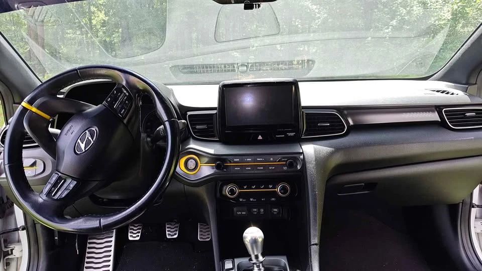 2019 Hyundai Veloster - Image 11 of 19