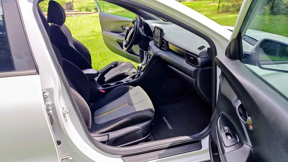 2019 Hyundai Veloster - Image 15 of 19