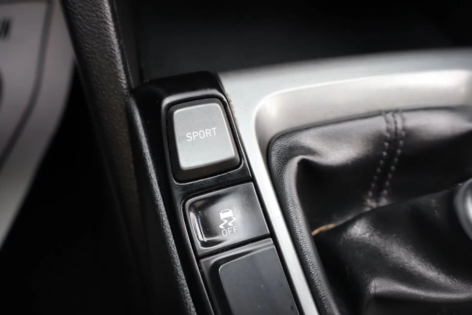 2019 Hyundai Veloster - Image 14 of 20