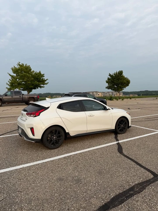 2019 Hyundai Veloster - Image 4 of 10
