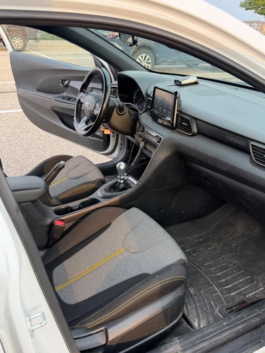 2019 Hyundai Veloster - Image 6 of 10