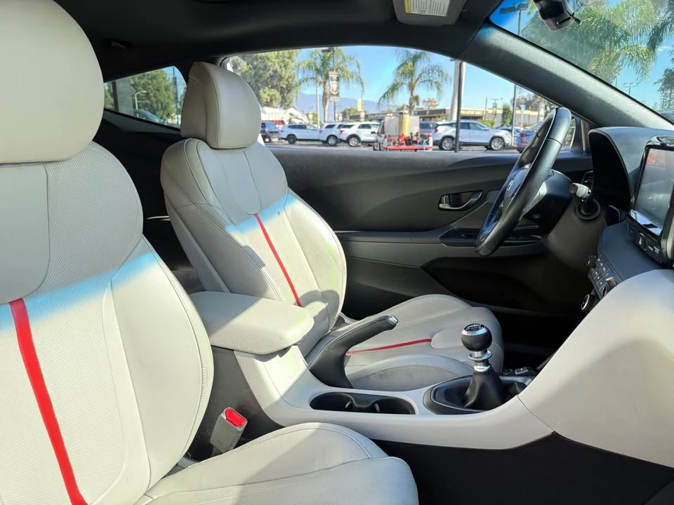2019 Hyundai Veloster - Image 18 of 20