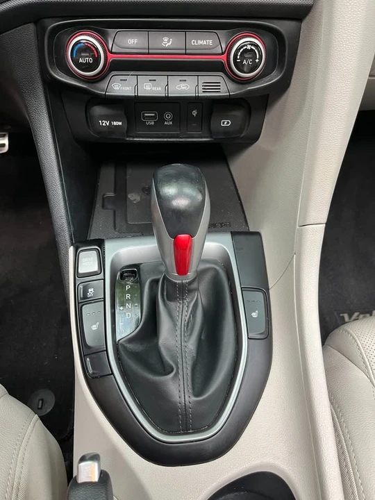 2019 Hyundai Veloster - Image 17 of 20
