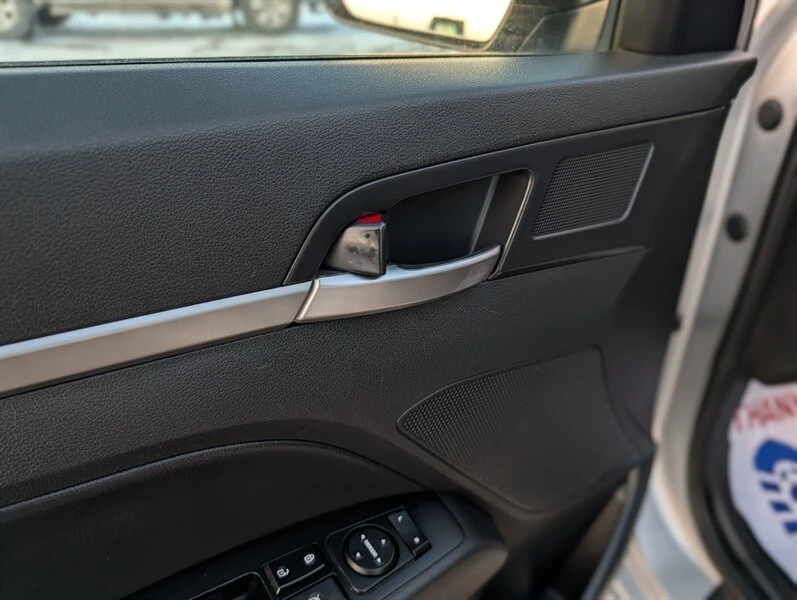 2019 Hyundai Elantra - Image 17 of 20