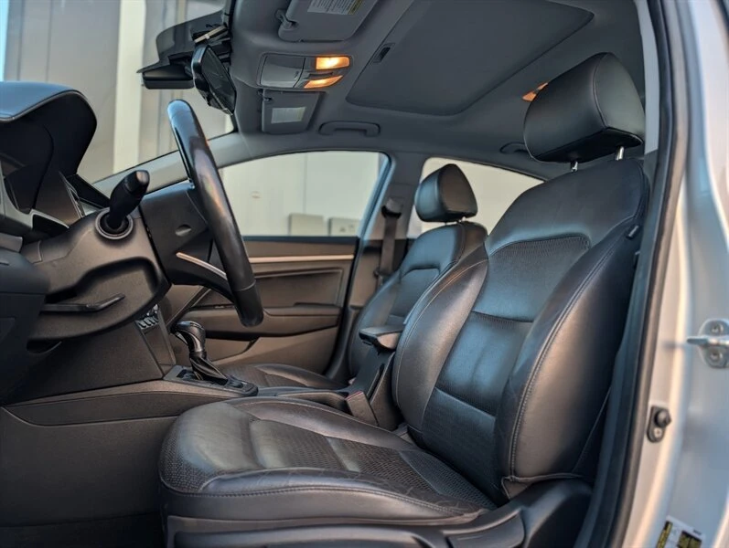 2019 Hyundai Elantra - Image 9 of 20