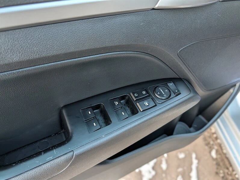 2019 Hyundai Elantra - Image 16 of 20