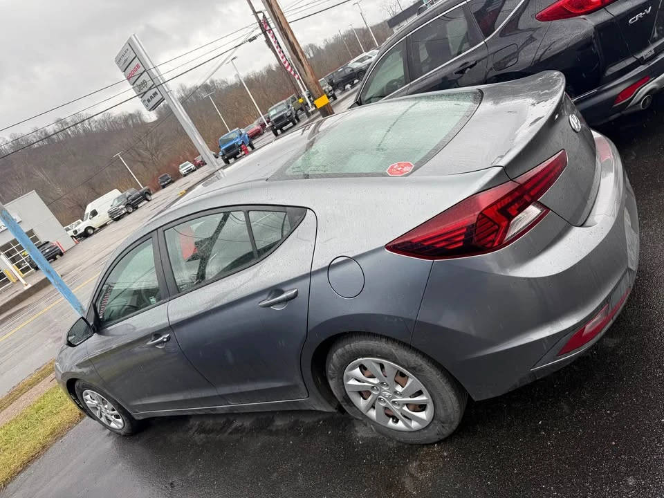 2019 Hyundai Elantra - Image 2 of 8