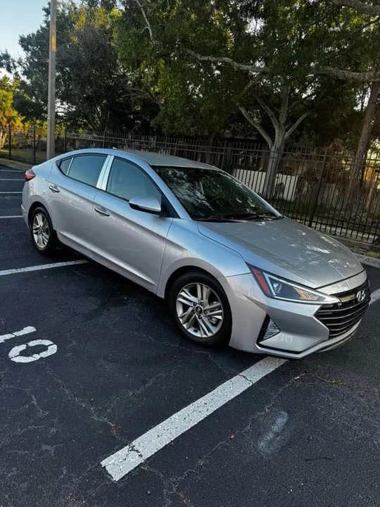 2019 Hyundai Elantra - Image 2 of 9