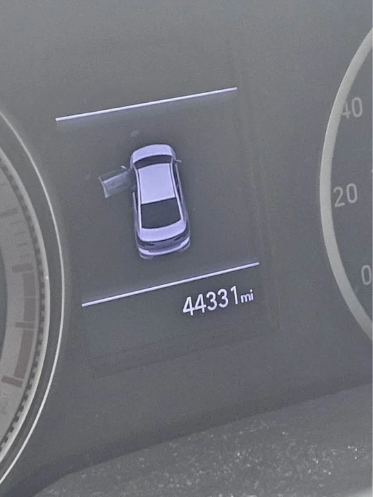 2019 Hyundai Elantra - Image 8 of 8