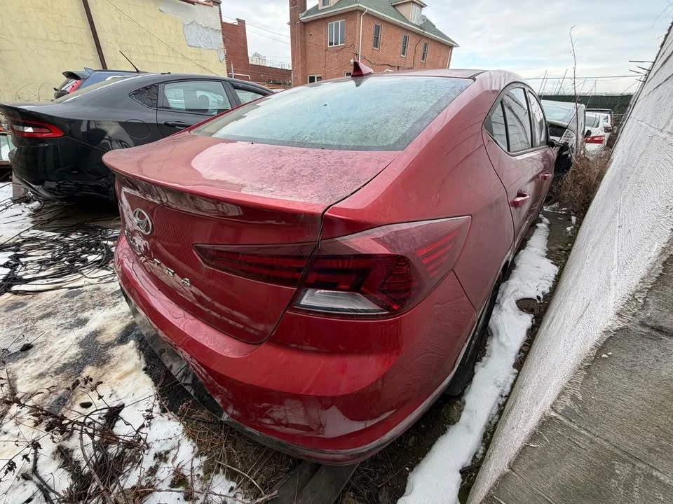 2019 Hyundai Elantra - Image 4 of 8