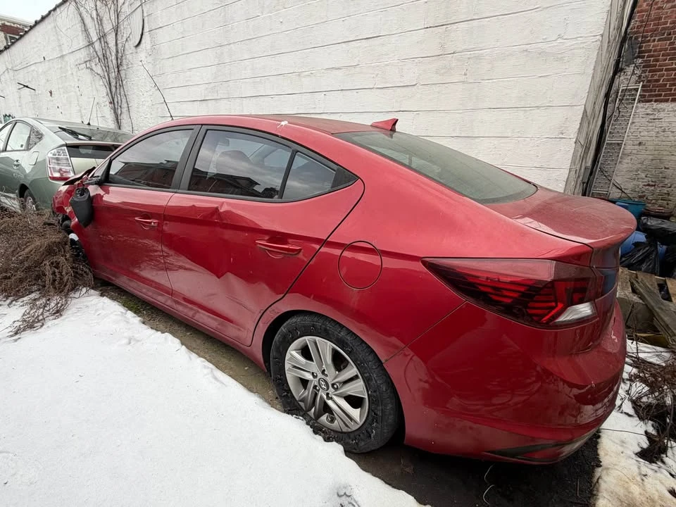 2019 Hyundai Elantra - Image 2 of 8