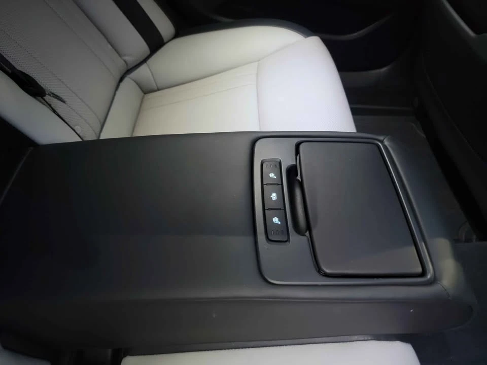 2019 Hyundai Genesis - Image 18 of 20