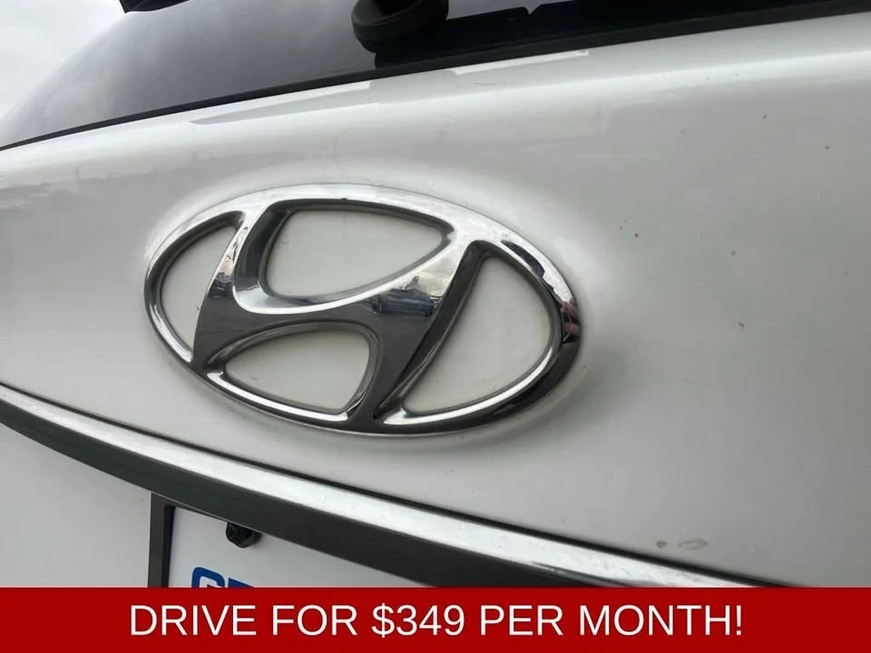 2019 Hyundai Santa Fe - Image 10 of 20
