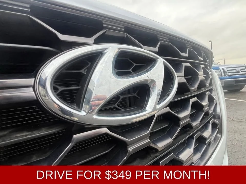 2019 Hyundai Santa Fe - Image 9 of 20