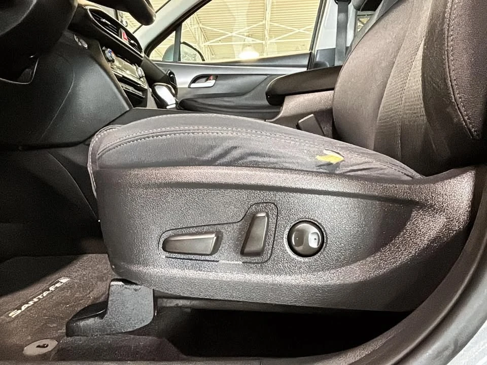 2019 Hyundai Santa Fe - Image 17 of 20