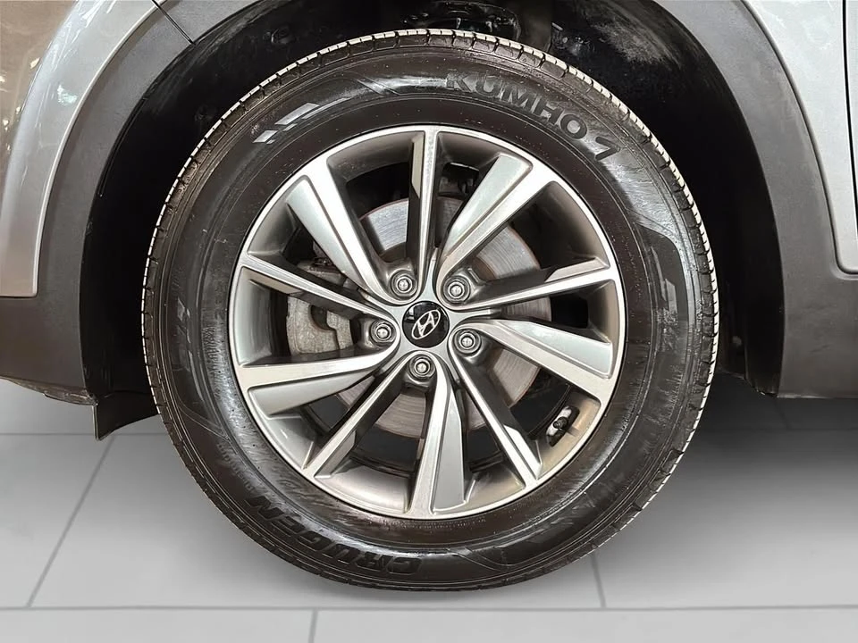 2019 Hyundai Santa Fe - Image 5 of 20