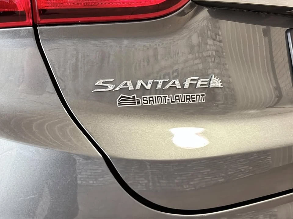 2019 Hyundai Santa Fe - Image 9 of 20