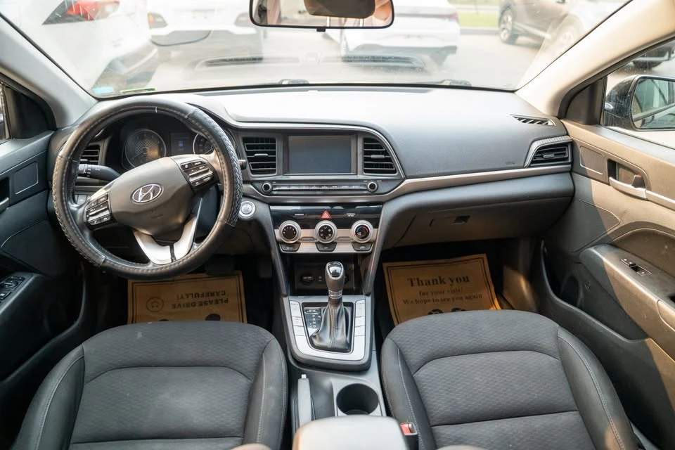 2019 Hyundai Elantra - Image 10 of 15