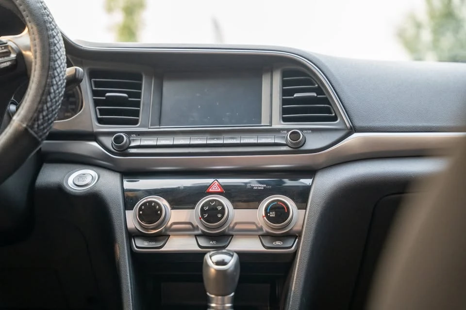 2019 Hyundai Elantra - Image 12 of 15