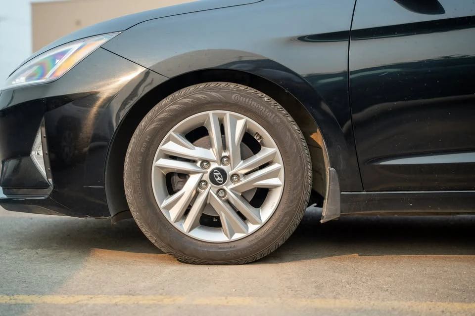 2019 Hyundai Elantra - Image 7 of 15