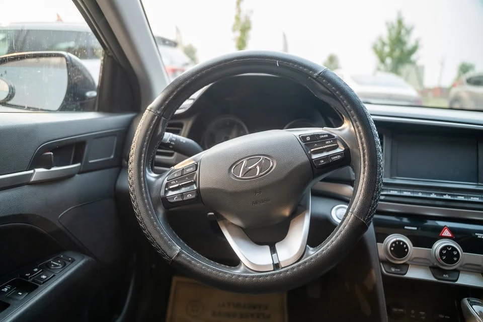 2019 Hyundai Elantra - Image 13 of 15