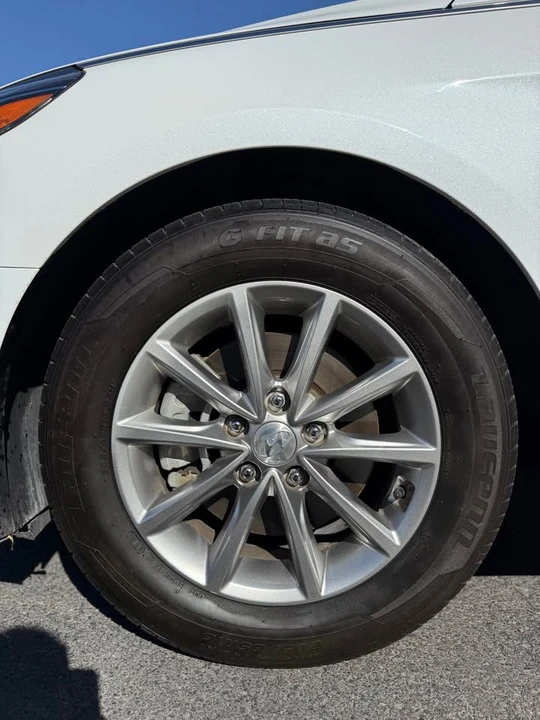 2019 Hyundai Sonata - Image 6 of 15