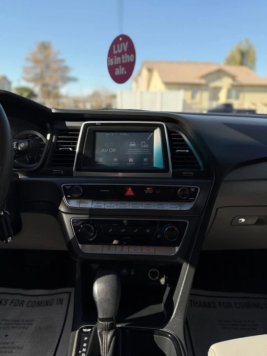 2019 Hyundai Sonata - Image 10 of 15