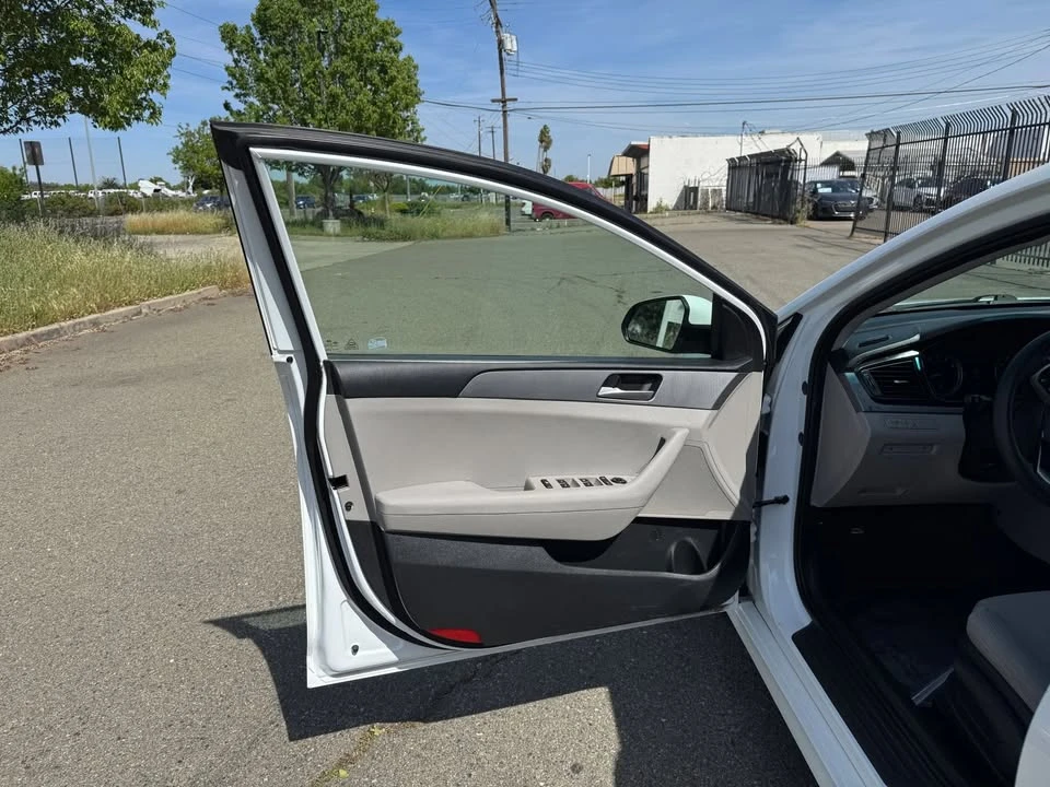 2019 Hyundai Sonata - Image 10 of 17