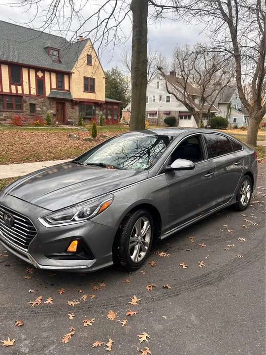2019 Hyundai Sonata - Image 2 of 18
