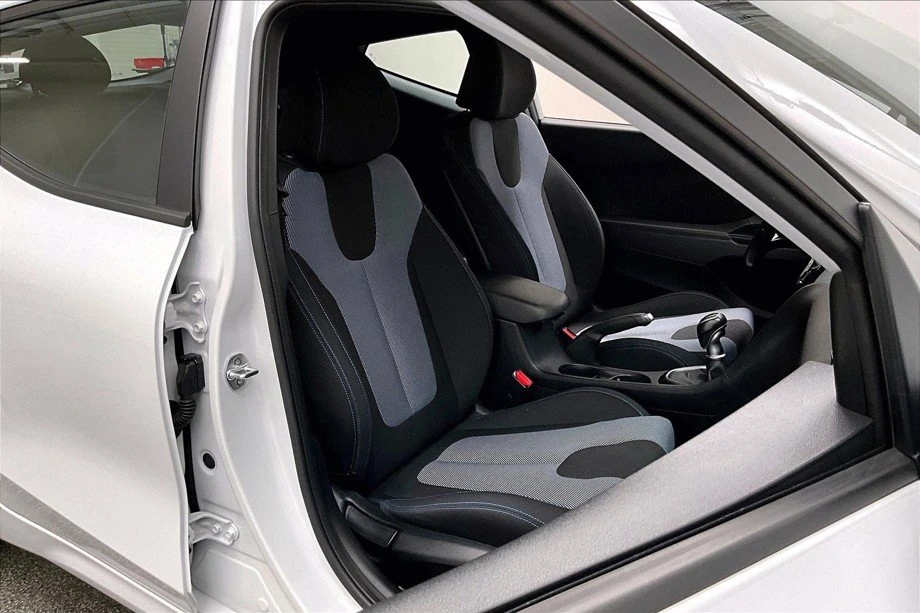 2019 Hyundai Veloster - Image 8 of 9