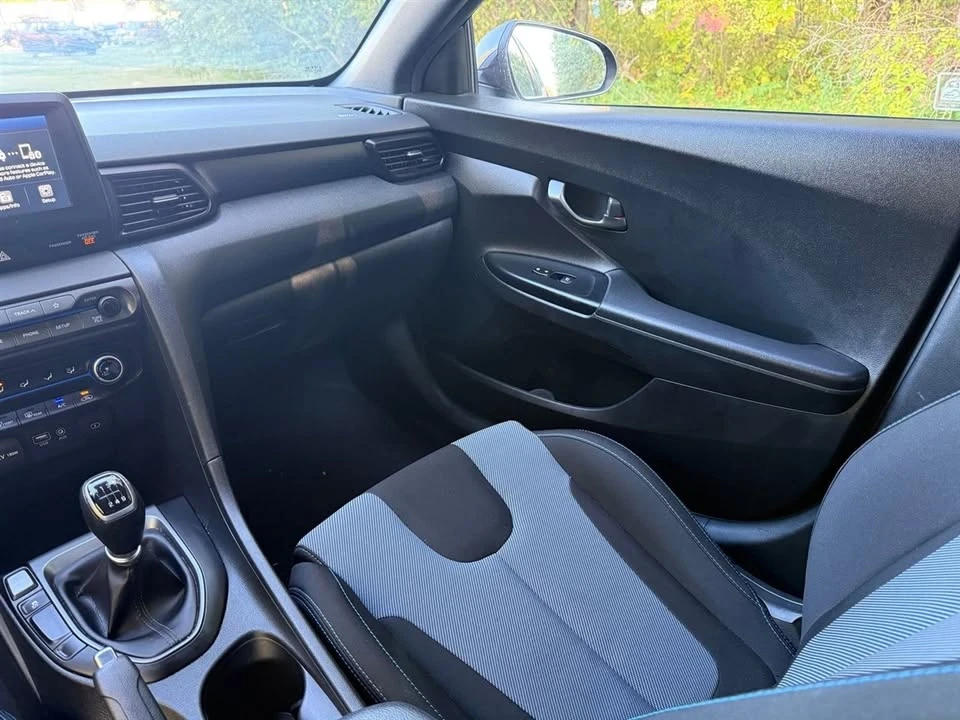 2019 Hyundai Veloster - Image 15 of 18