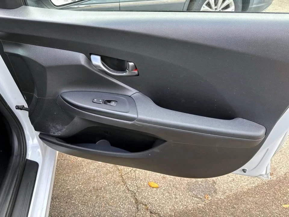 2019 Hyundai Veloster - Image 9 of 20