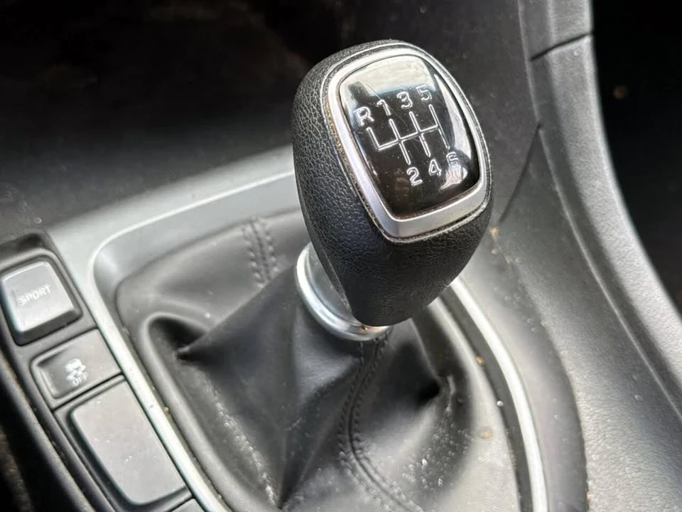 2019 Hyundai Veloster - Image 16 of 20