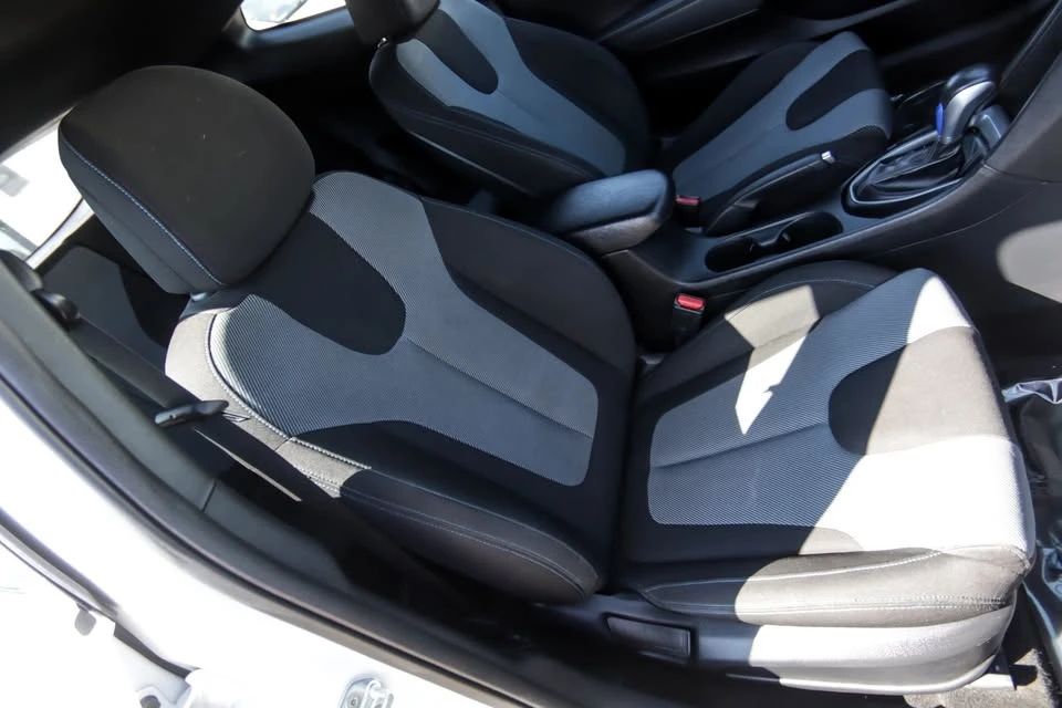 2019 Hyundai Veloster - Image 16 of 19