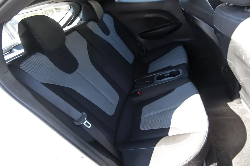 2019 Hyundai Veloster - Image 18 of 19
