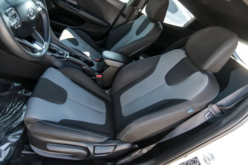 2019 Hyundai Veloster - Image 17 of 19