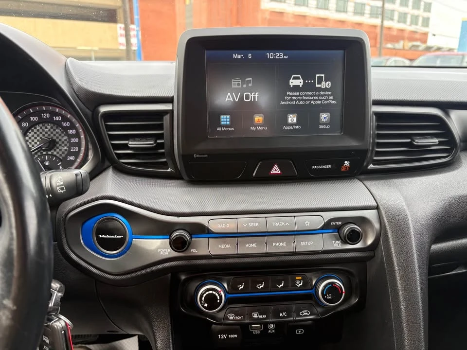 2019 Hyundai Veloster - Image 18 of 20