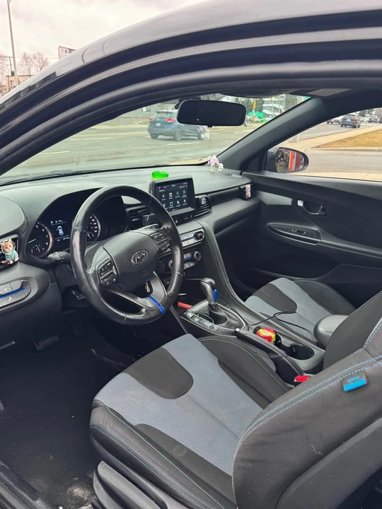 2019 Hyundai Veloster - Image 10 of 11