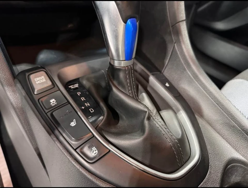 2019 Hyundai Veloster - Image 8 of 11
