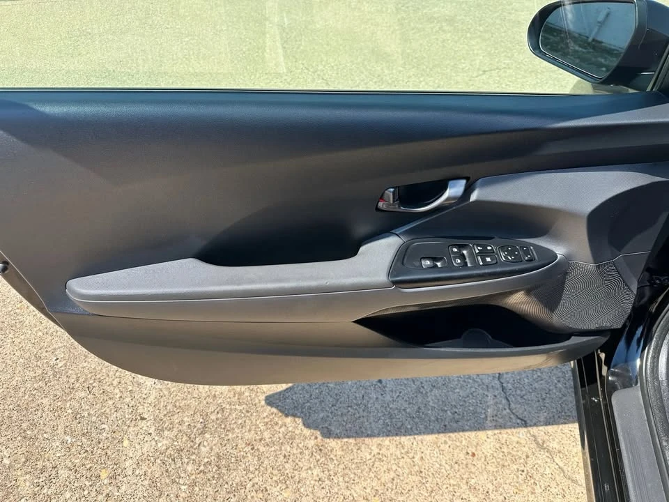 2019 Hyundai Veloster - Image 10 of 20
